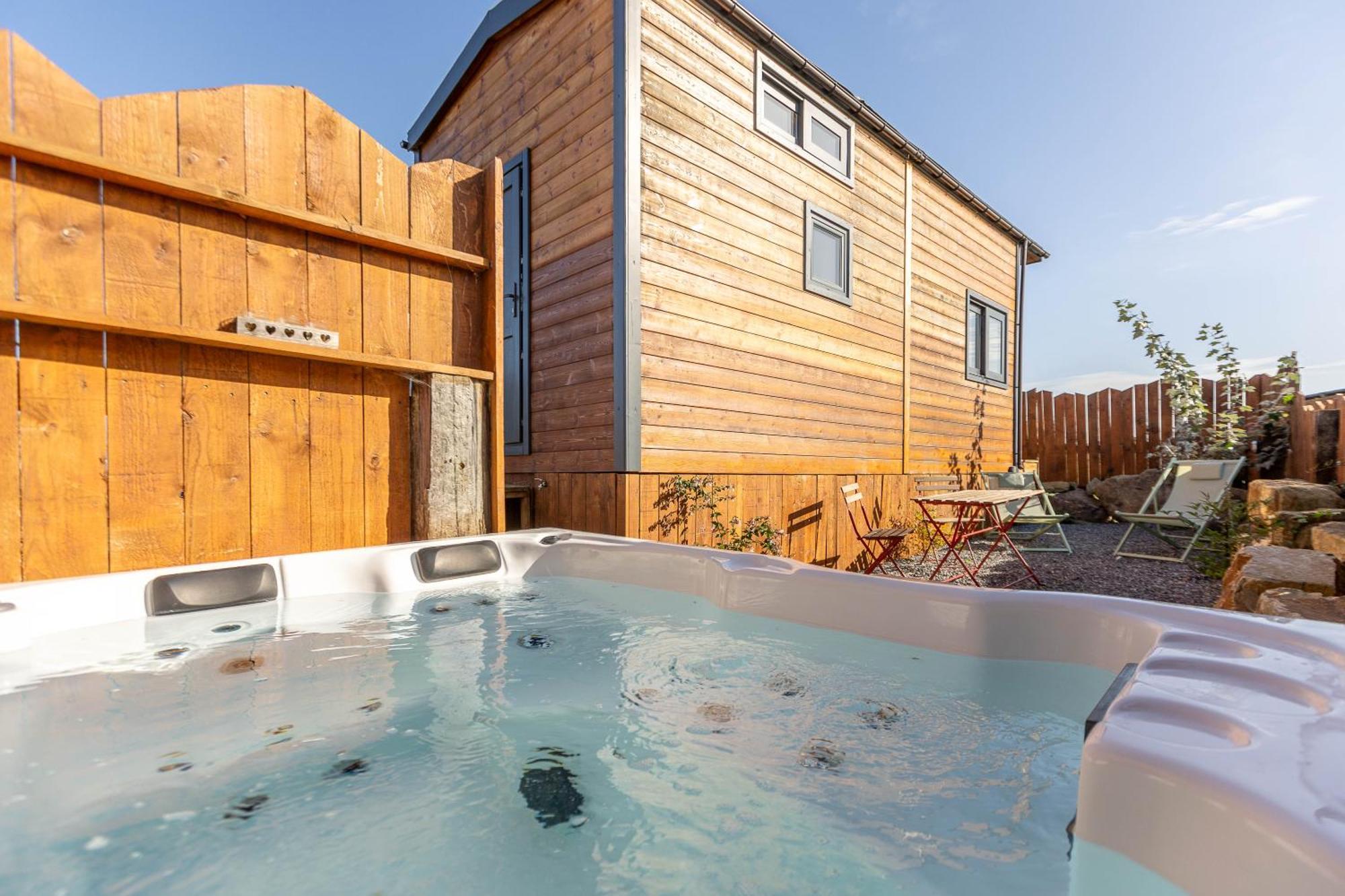 Les Tiny Du Pre Mathy - Logements Insolites Avec Jacuzzi A Profondeville Exterior photo