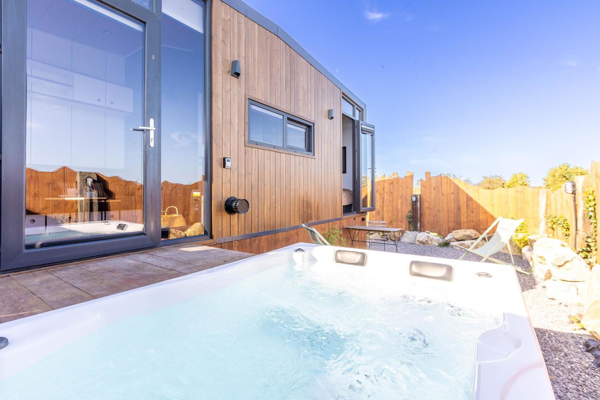 Les Tiny Du Pre Mathy - Logements Insolites Avec Jacuzzi A Profondeville Exterior photo